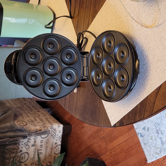 DASH Mini Donut maker - Picture 4 of 12